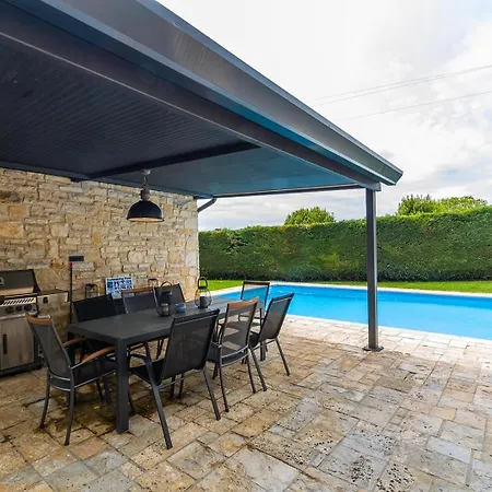 Campanula וילה Barat (Porec)